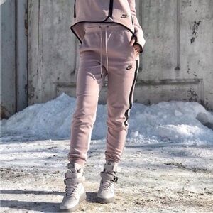 Nike Tech Joggers Pink Small